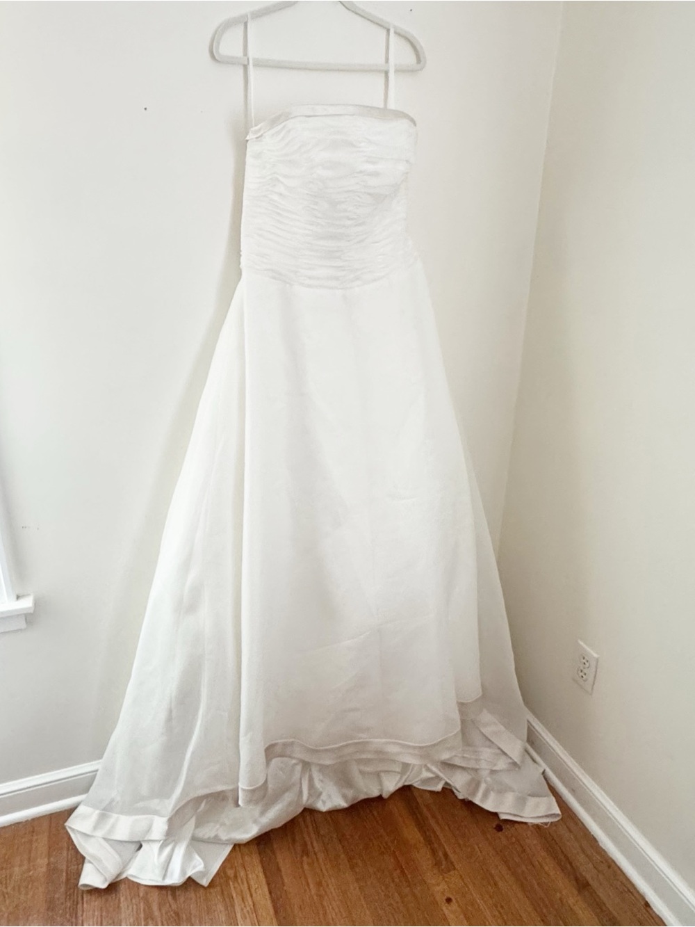 Exclusive Edition Strapless Wedding Dress Size 16